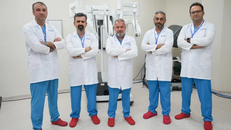 Bazekol Çiğli Hastanesi’nde Da Vinci Robotik Cerrahi ile iki yılda 400’üncü üroloji operasyonu